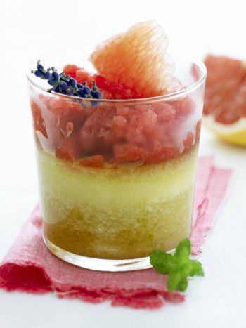 Dessert : Verrine d’amande et pamplemousse de Floride, granité fraise