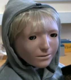 Kaspar : un robot qui aide les enfants autistes à communiquer, à découvrir en vidéo