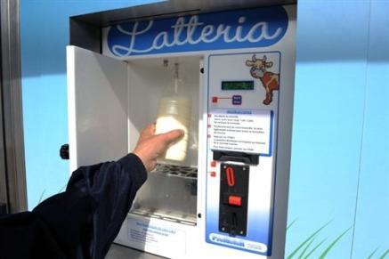 Un distributeur de lait cru dans un lieu public, une première en France