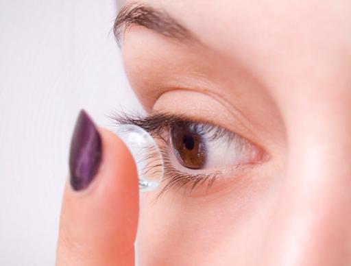 Glaucome : bientôt une lentille de contact qui soigne