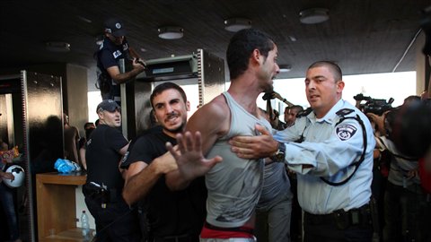 Israël : Premières arrestations de manifestants 