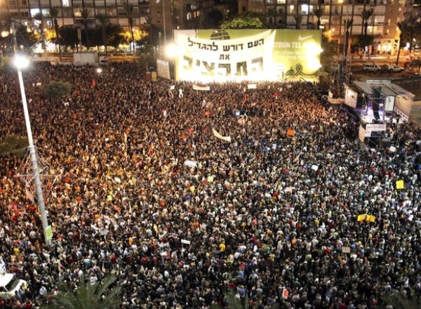 Israël: des dizaines de milliers de manifestants à Tel-Aviv