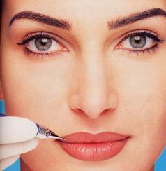 Maquillage semi-permanent : ne foncez pas les yeux fermés