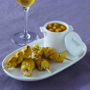 Entrée cashère, recette cashère : Mini brochettes de poulet pimenté et sauce mangue