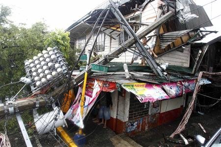 Un puissant typhon, Nesat, balaye Manille aux Philippines