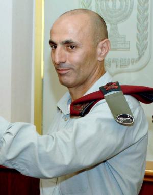 Des colons menacent de mort un général israélien et sa famille