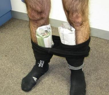 Un Australien arrêté à la douane avec des pigeons dans son pantalon