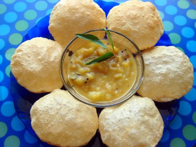 Entrée : Poori - pain traditionnel indien frit