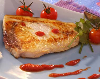 Plat : Thon grillé sur coulis de tomates cerises